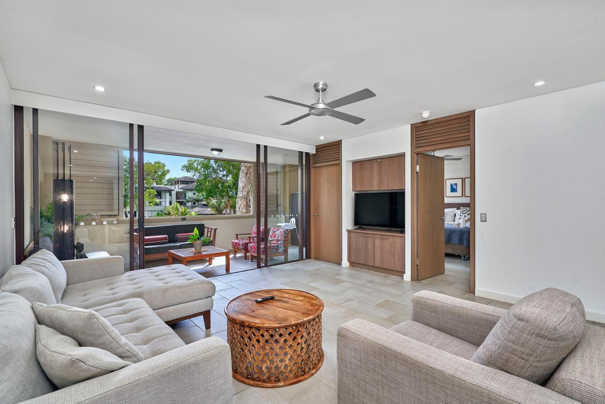 Private Apartments In The Temple Beachfront Resort Palm Cove Oda fotoğraf