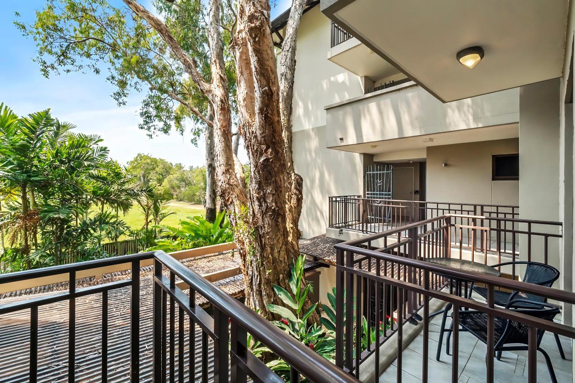 Private Apartments In The Temple Beachfront Resort Palm Cove Oda fotoğraf