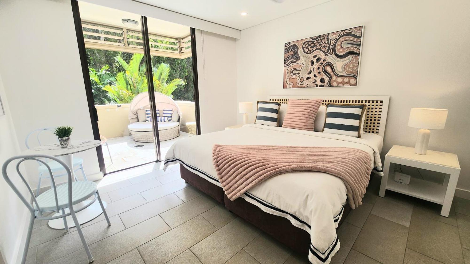 Private Apartments In The Temple Beachfront Resort Palm Cove Oda fotoğraf